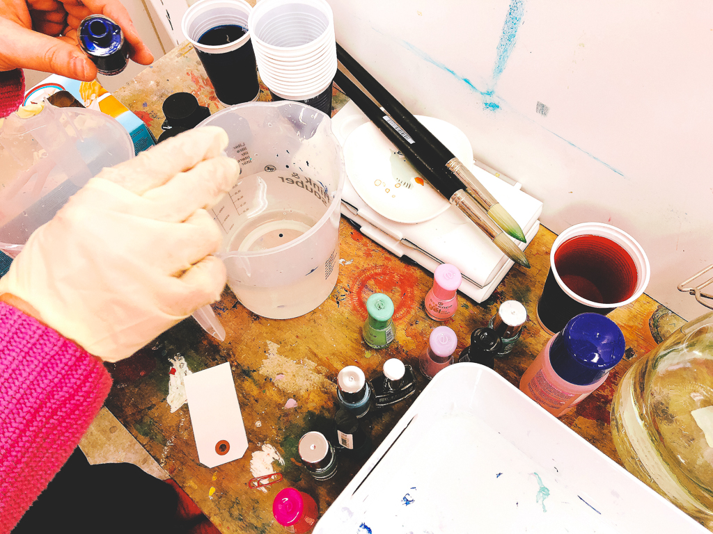 Mit Nagellack marmorierte Lesezeichen: Tipps und Anleitung - Janna Werner - papiersalat kreativ:werkstatt